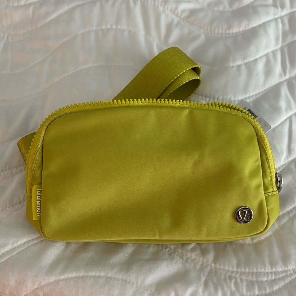Lululemon Everywhere Belt Bag